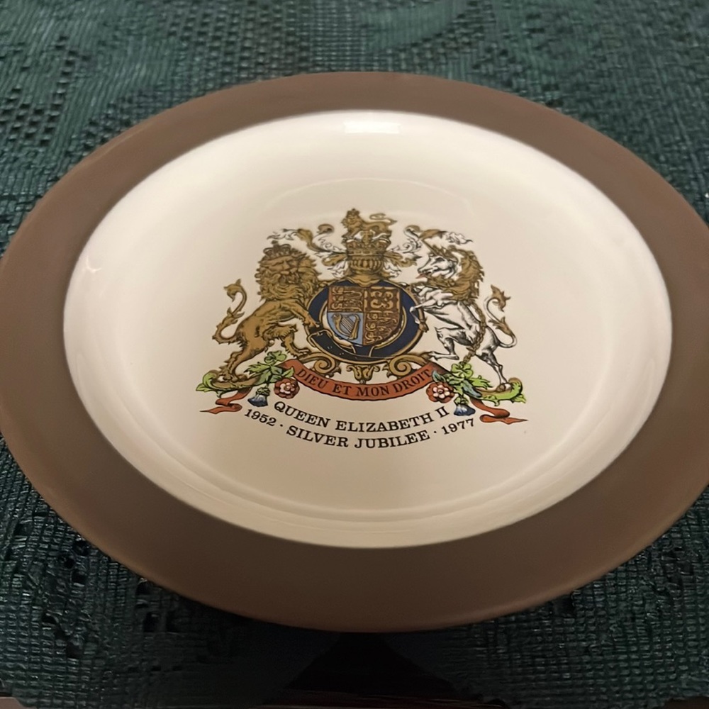 Commemorative Plate for Queen Elizabeth II Silver Jubilee 1952-1977 🇬🇧